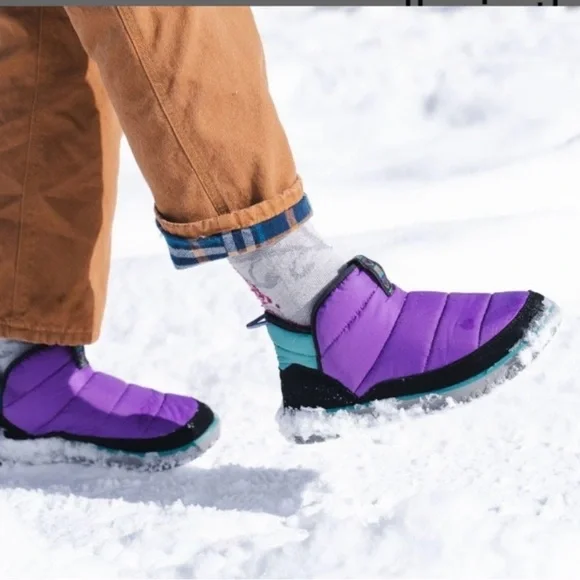 New L.L. Bean Purple and Black Mountain Classic Quilted Booties - Picture 4 of 8